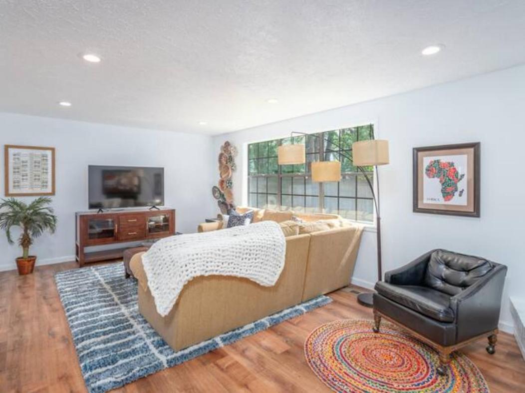 Experience Nirvana With Artwork Collections From Around The Globe Located In Lakewood Neighborhood In Se Boise Next To A Park, Minutes From Bown Crossing And The Boise River, 10 Minutes To Downtown, 4 Beds, Sleeps 8, Pets Welcome In Large Fenced In Y Exterior photo