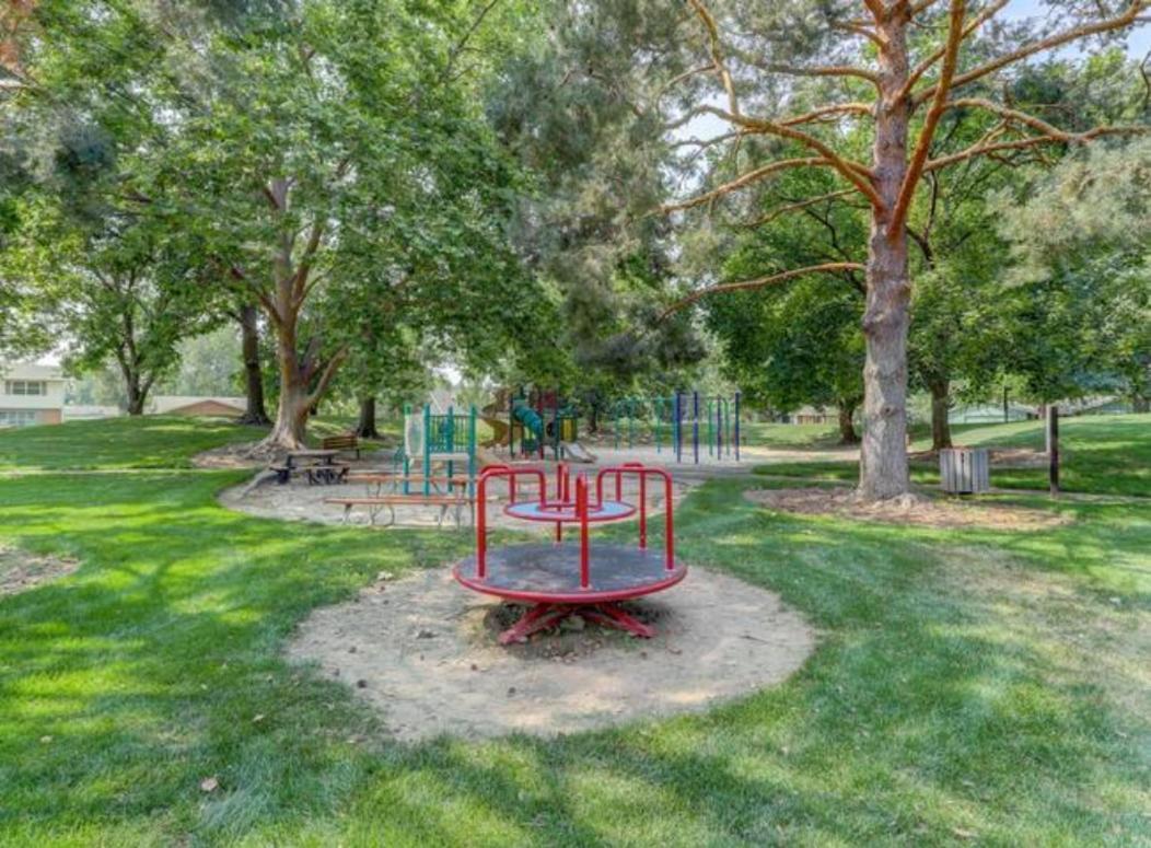 Experience Nirvana With Artwork Collections From Around The Globe Located In Lakewood Neighborhood In Se Boise Next To A Park, Minutes From Bown Crossing And The Boise River, 10 Minutes To Downtown, 4 Beds, Sleeps 8, Pets Welcome In Large Fenced In Y Exterior photo