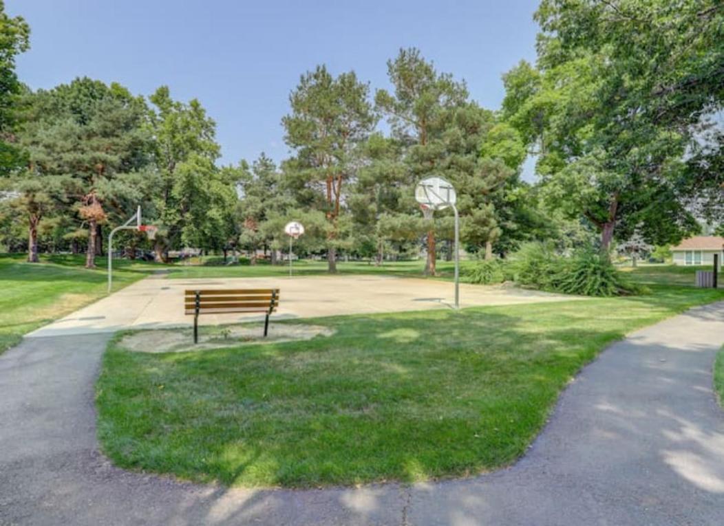 Experience Nirvana With Artwork Collections From Around The Globe Located In Lakewood Neighborhood In Se Boise Next To A Park, Minutes From Bown Crossing And The Boise River, 10 Minutes To Downtown, 4 Beds, Sleeps 8, Pets Welcome In Large Fenced In Y Exterior photo