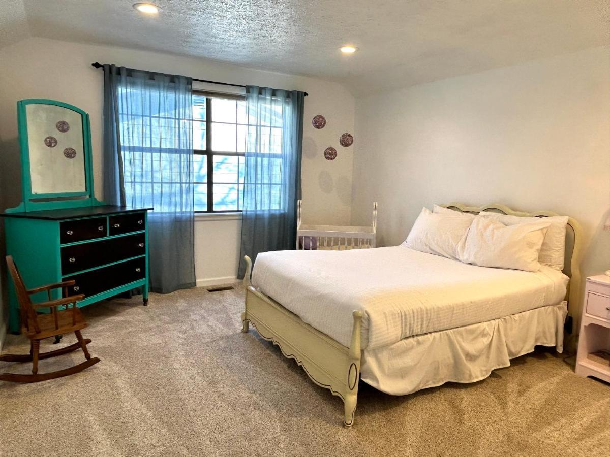 Experience Nirvana With Artwork Collections From Around The Globe Located In Lakewood Neighborhood In Se Boise Next To A Park, Minutes From Bown Crossing And The Boise River, 10 Minutes To Downtown, 4 Beds, Sleeps 8, Pets Welcome In Large Fenced In Y Exterior photo