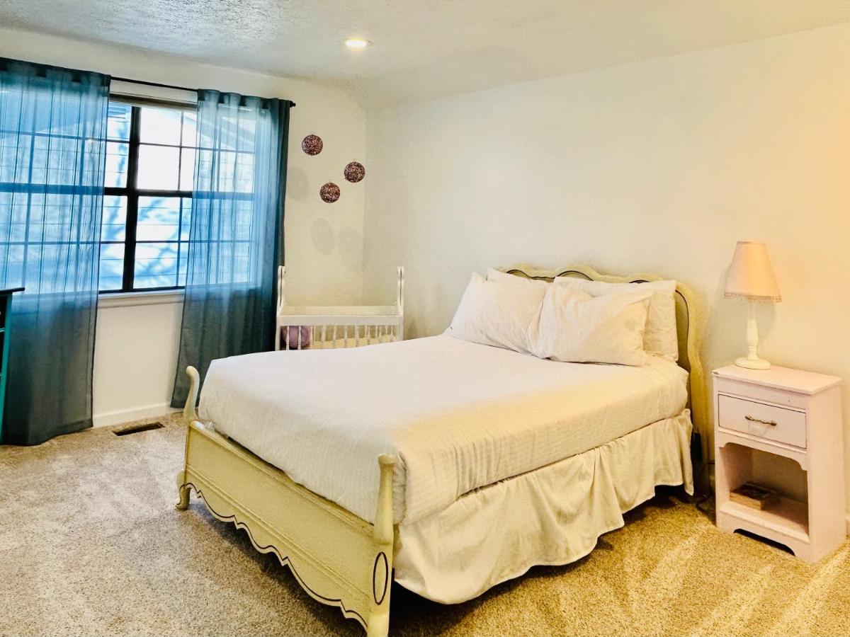 Experience Nirvana With Artwork Collections From Around The Globe Located In Lakewood Neighborhood In Se Boise Next To A Park, Minutes From Bown Crossing And The Boise River, 10 Minutes To Downtown, 4 Beds, Sleeps 8, Pets Welcome In Large Fenced In Y Exterior photo